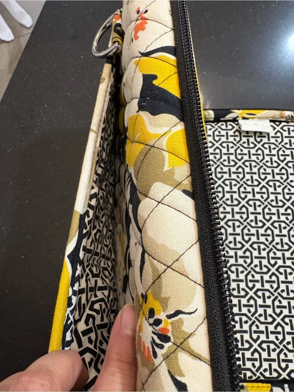 Vera Bradley Dogwood Adjustable E—Reader Hardcase